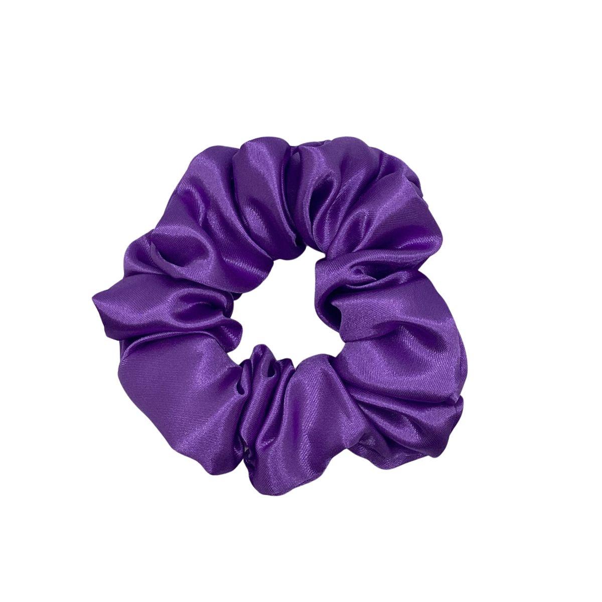 Scrunchie de satén color púrpura